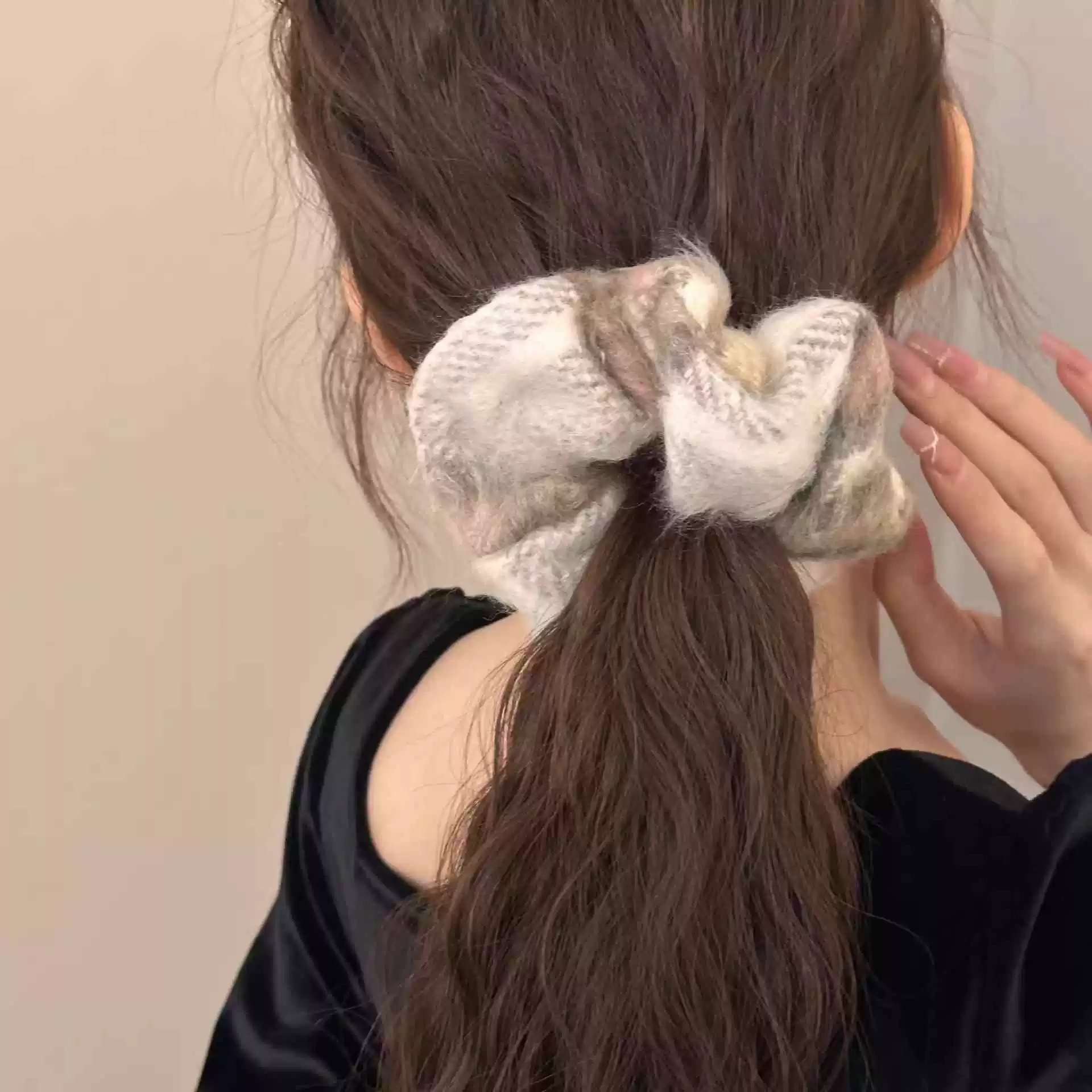 Korean autumn and winter versatile, fluffy large intestine hair band women's headwear, bun hairstyle trendy retro hair rope women's hair accessory Specification image