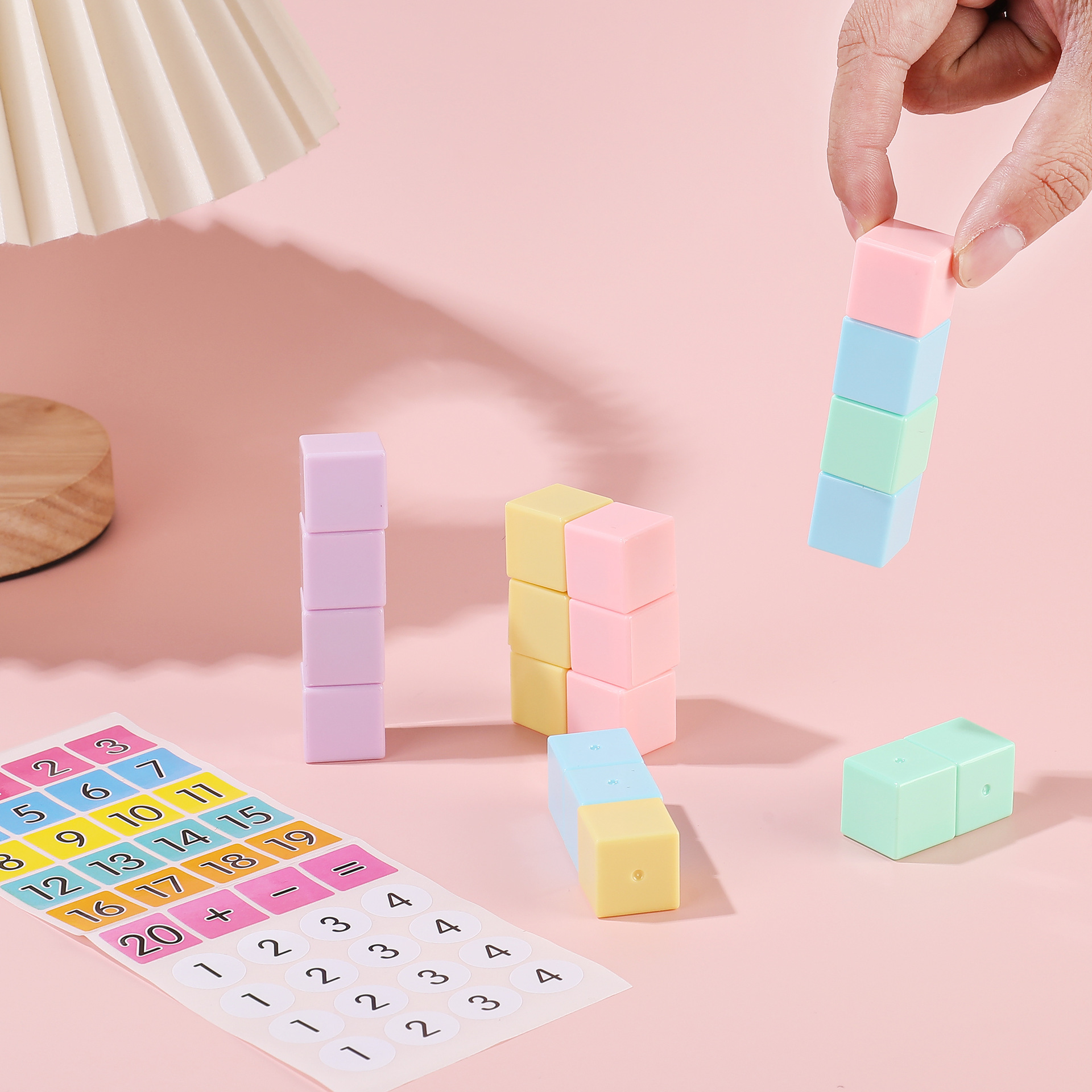Pioneer 9842 Magnetic Cube Magnetic Teaching Aid Box contains 20 2-centimeter magnetic cubes Application Scenario