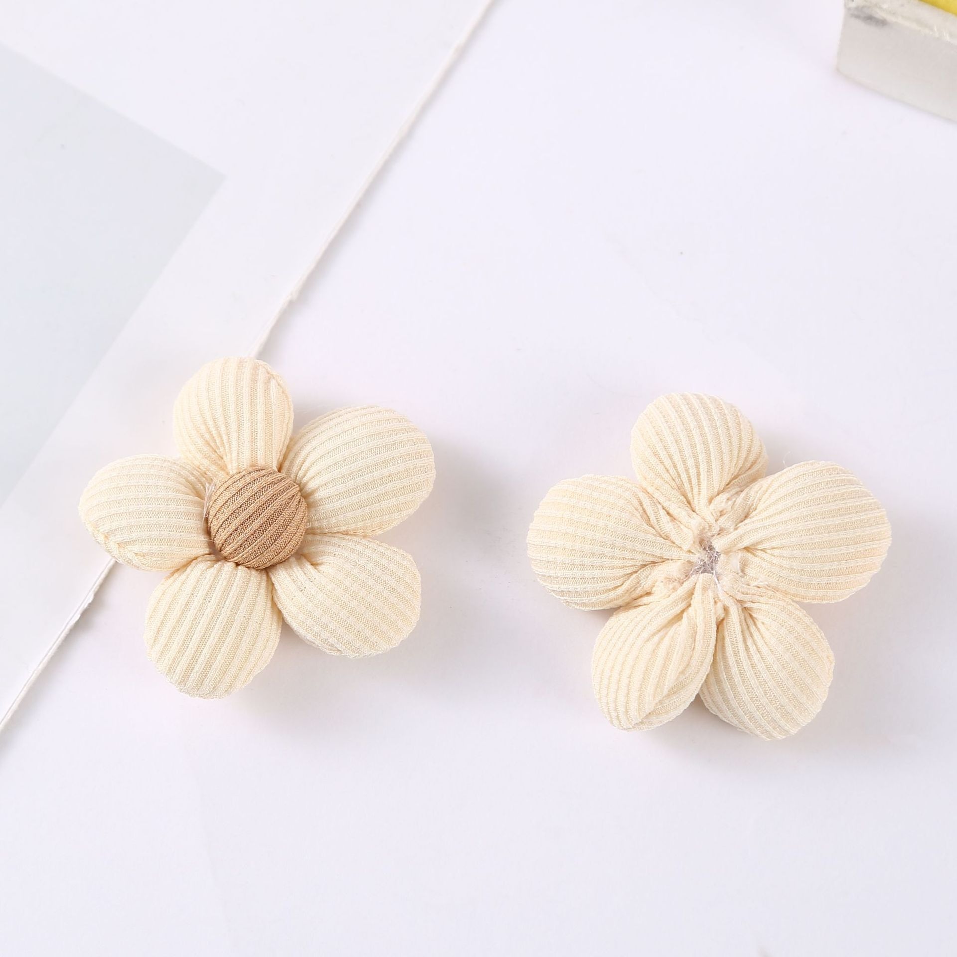 充棉五瓣花朵DIY服装饰品配件格子服装手工布艺辅料花朵饰品配件细节图