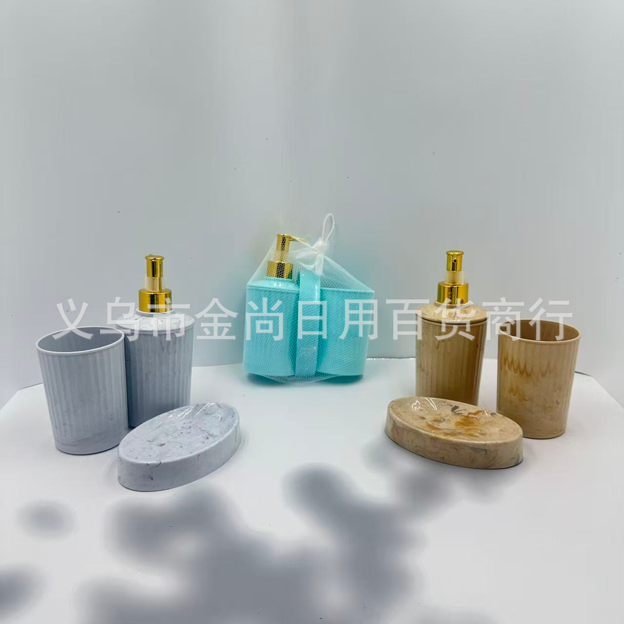 A light luxury round square PP flow-patterned three-color lotion bottle, gold and silver pump head, soap box, mouth cup and three-piece toiletries set details Picture