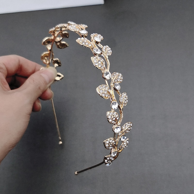 New original cast copper and diamond-encrusted exquisite retro bride's headwear, forest-themed golden leaf garland, hairband, crown and performance hair accessory Application Scenario