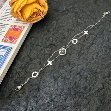 New European and American style niche double-layer four-leaf clover hollowed-out titanium steel bracelet, versatile and exquisite cross-border bestseller, wholesale from the manufacturer Specification image