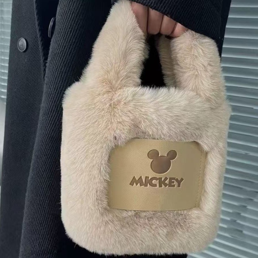 New Mickey Mouse fur bag for autumn and winter, versatile plush crossbody bag, cute Korean bucket bag, chain crossbody bag for girls Application Scenario