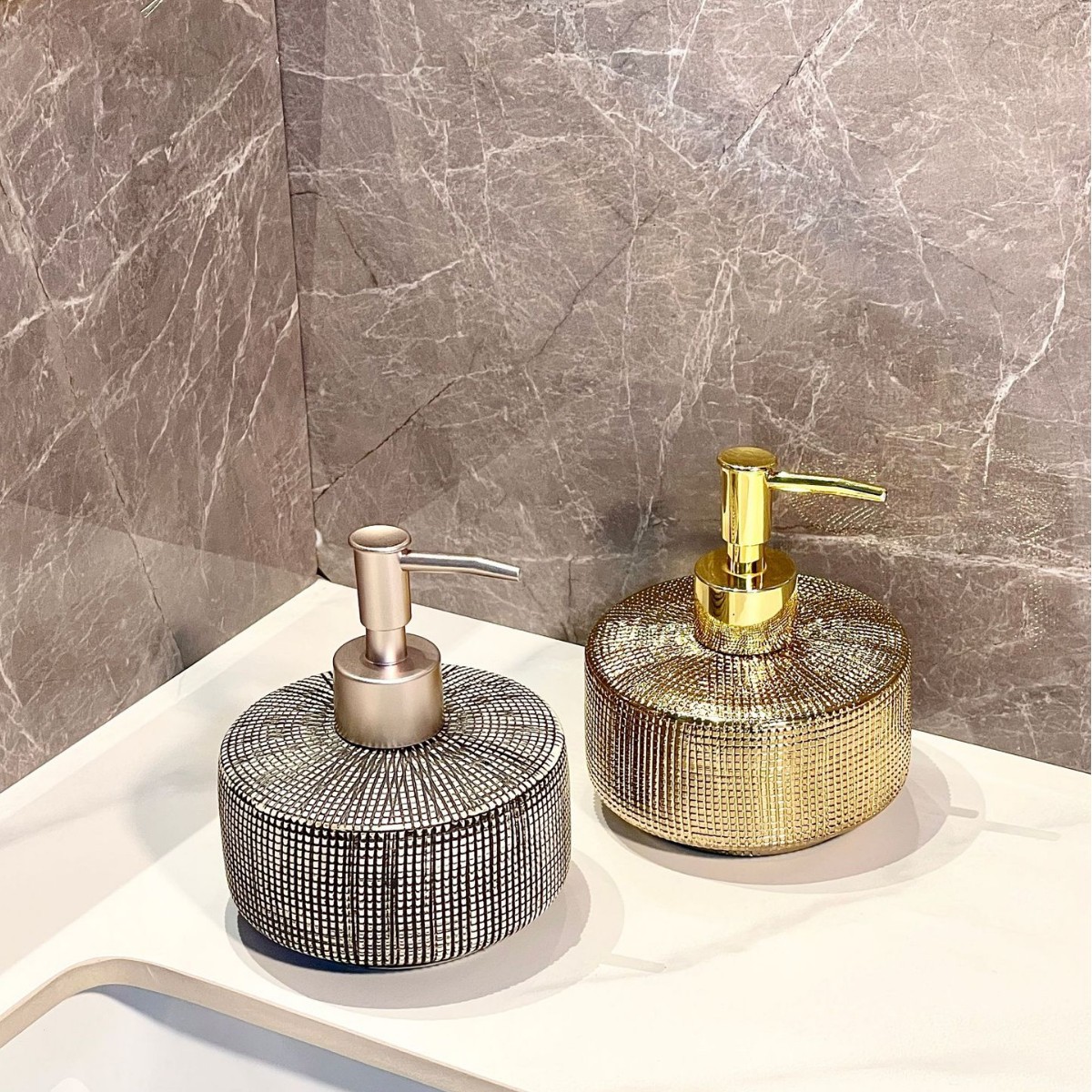 Customized four-piece ceramic bathroom and toiletry set for foreign trade, home and hotel lotion bottle, toothbrush cup set