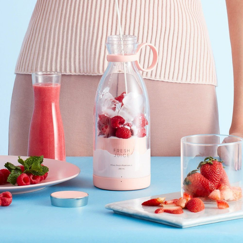 Household fruit juicer, portable mixing cup, rechargeable juice cup, milkshake customization, small fruit and vegetable juicer cup Application Scenario