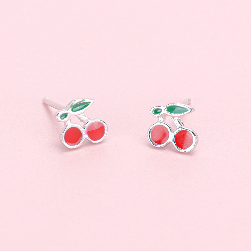 s925 plata esterlina aguja perla amor gato pendientes mujeres pequeño y simple earpieces dulce y lindo pendiente gota esmalte al por mayor marea Application Scenario