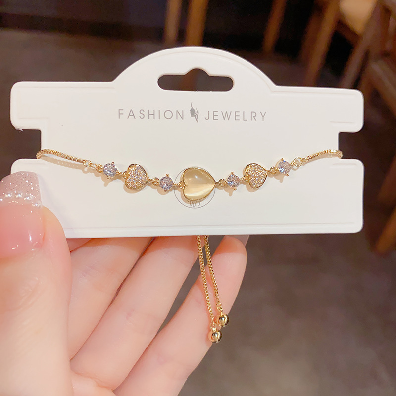 The sweet and light luxury cat's eye stone heart-shaped pull-out bracelet of the same style as Douyin, with a fashionable and high-end feel, is a simple and versatile bracelet details Picture
