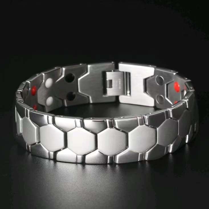 A popular cross-border bestseller in Europe and America: Men's detachable magnetic bracelet, stainless steel bracelet, hexagonal energy storage bracelet Application Scenario