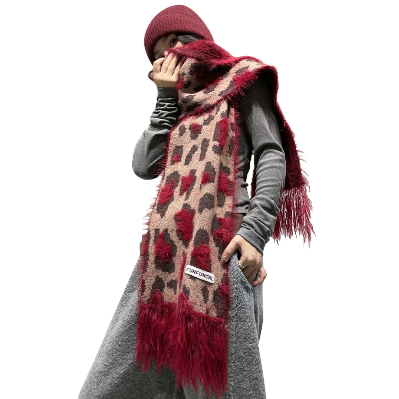 A leopard-print wool scarf for women, a high-end cashmere shawl for autumn and winter, a Korean hot girl's stylish Su thickened warm scarf, wholesale from street stalls Item Picture