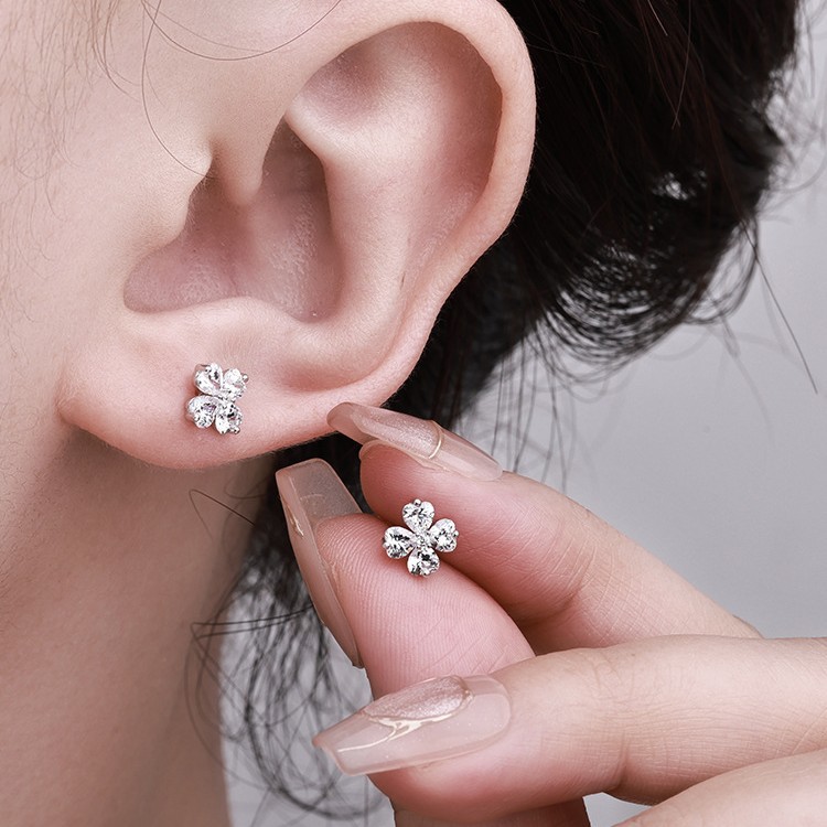 Zhuoheng Select 2026 New Four-leaf Clover Stud Earrings for Women, 925 sterling silver, Niche, high-end design, trendy Luck Clover earrings