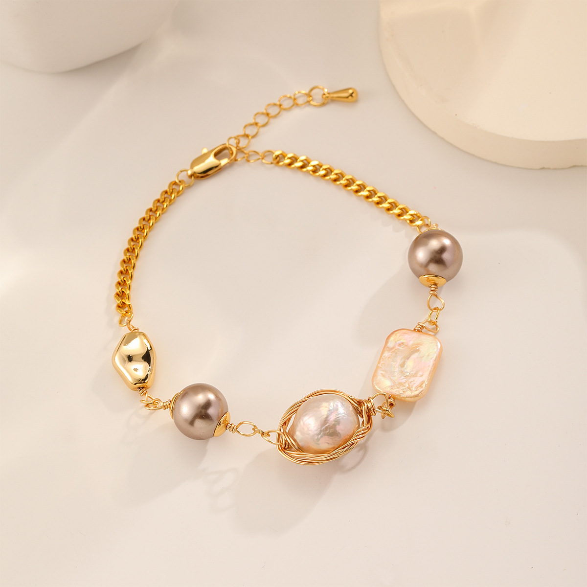 Nasha Cross-border Best-selling Baroque freshwater pearl necklace and bracelet set, French light luxury irregular bracelet necklace details Picture