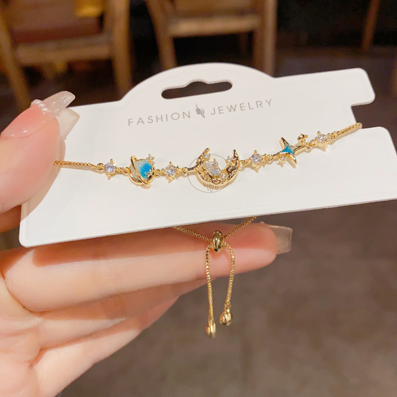 Wholesale of light luxury, fashionable and versatile diamond-encrusted blue star moon bracelet for women, simple, niche, elegant and high-end jewelry Application Scenario