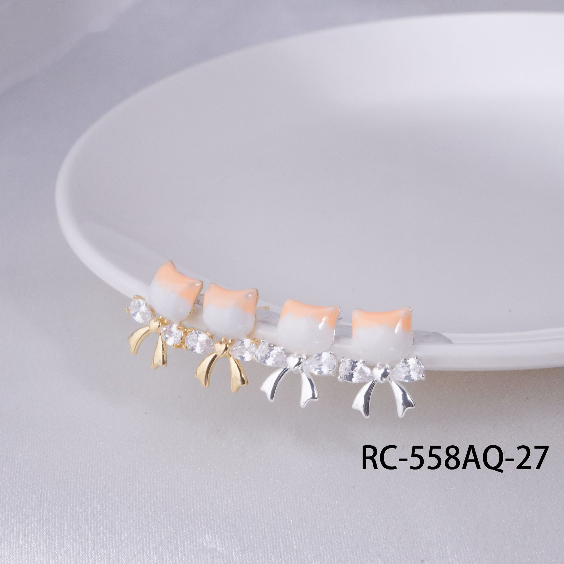Wholesale of new copper-plated real gold S925 silver needle fresh and sweet style baked paint cat ear studs Application Scenario
