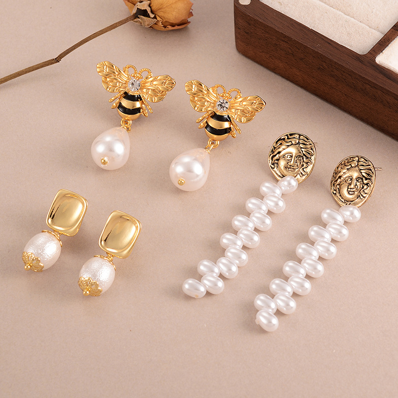 Pearl bee tassel earrings, retro court style, high-end stud earrings, elegant and niche earrings, light luxury and individual wholesale details Picture