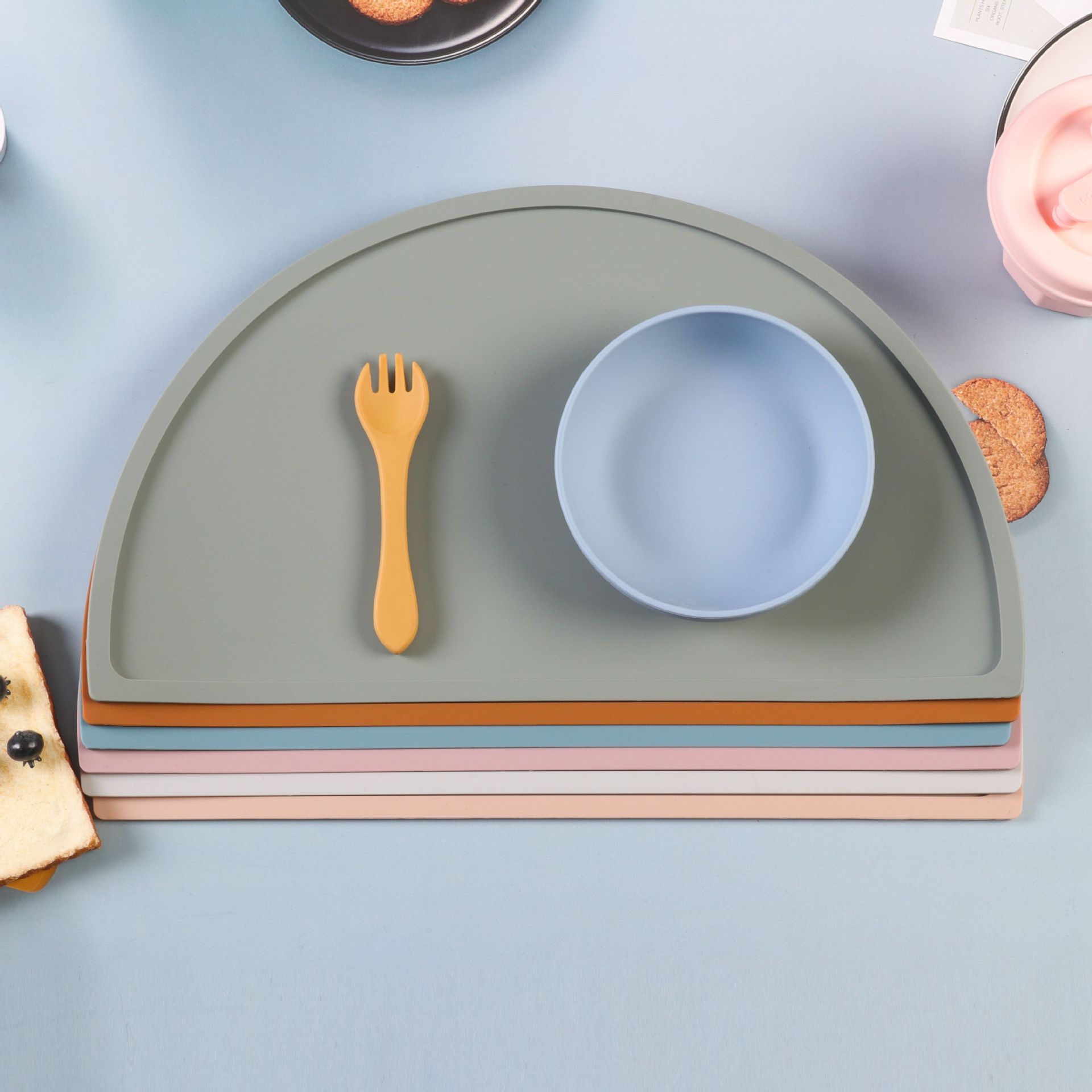 Wholesale of new Western-style placemats, multi-functional children's semi-circular silicone placemats, waterproof and heat-insulating student table MATS details Picture