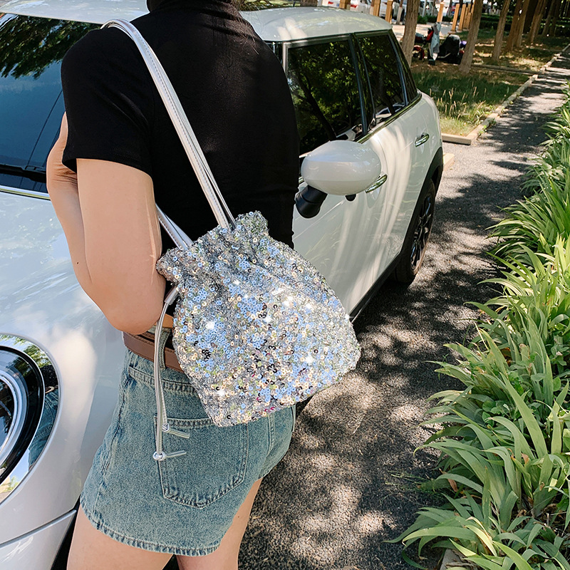 Cross-border women's bags, sequined bags, street fashion, shiny and stylish bucket bags, women's crossbody bags, mobile phone shoulder bags, women's bags, tote bags, handbags, hand-held crossbody bags, fringed women's bags, shoulder handbags, sequined bags Specification image