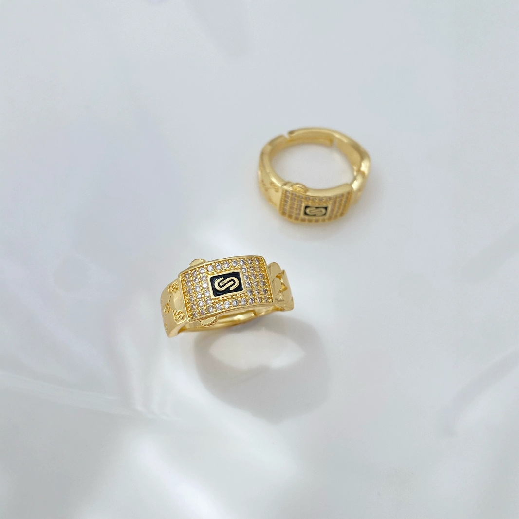 Creative hip-hop, individualistic, fashionable and powerful ring, niche design, full diamond cool ring bracelet, unisplendour Application Scenario