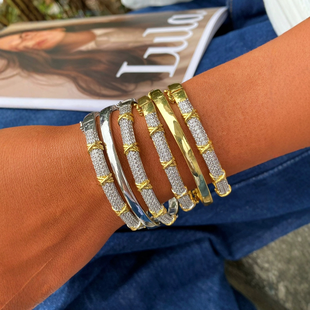 Wholesale of Korean ins Zircon bracelets with a niche creative and simple design sense, French light luxury and high-end jewelry full figure