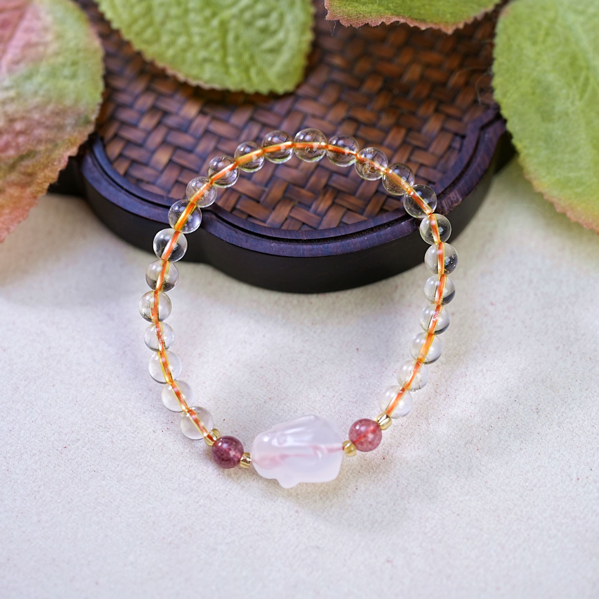 Strawberry crystal with white crystal bracelet, women's fashionable, light luxury and high-end crystal bracelet, beaded jewelry and accessories wholesale