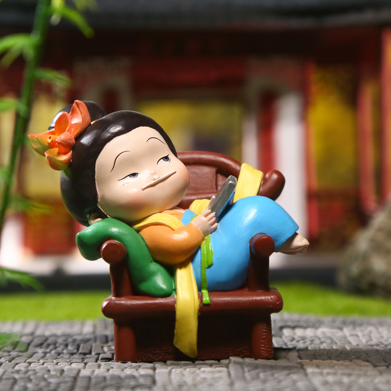 A seated Tang Dynasty lady ornament featuring plum blossoms, orchids, bamboo and chrysanthemums, a casual and cute table decoration, exquisite gift craftsmanship Specification image