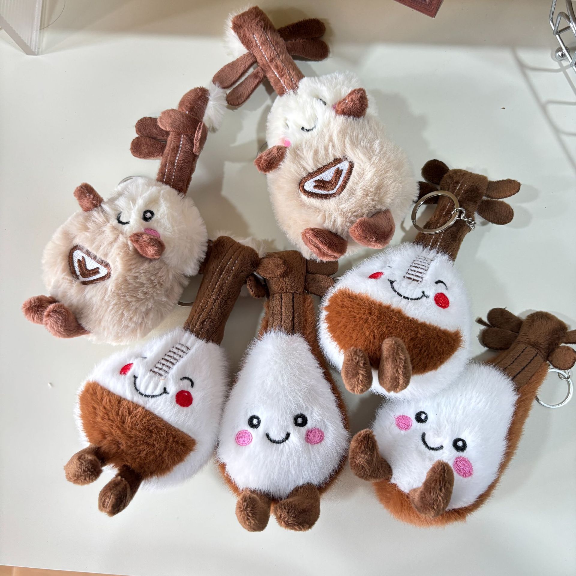 Music simulation plush toys, guitar, pipa, plush doll, figurine, bag, pendant, keychain, doll, and small toys Application Scenario