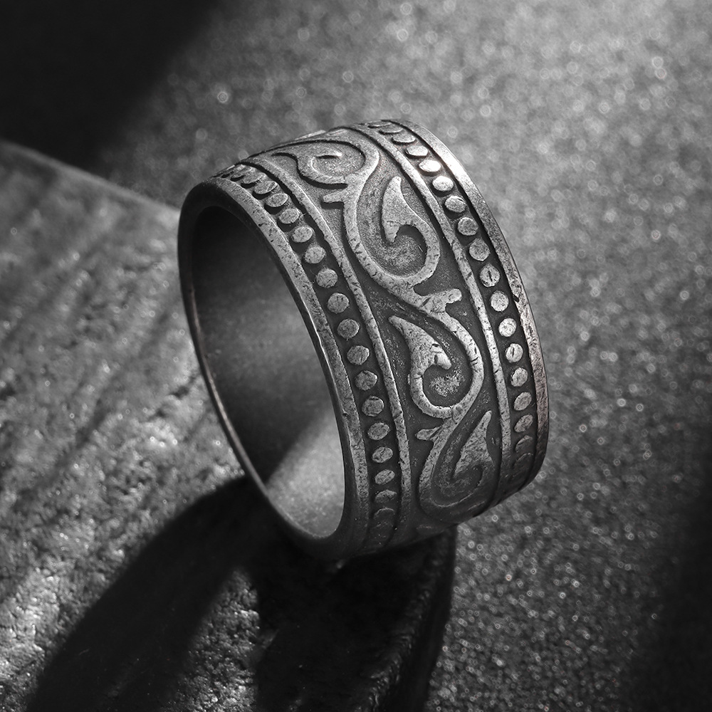 2024 Amazon New European and American men's titanium steel ring, personalized totem wide ring, retro aged jewelry accessory Specification image