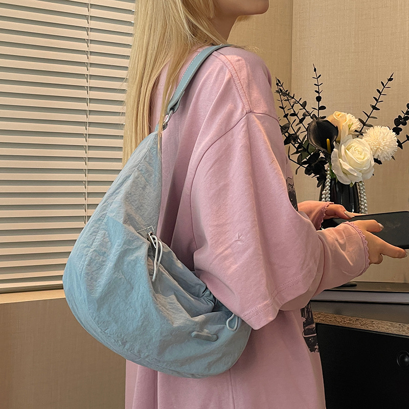 Pleated drawstring casual single-shoulder bag, dumpling bag, retro and artistic Korean-style laid-back women's casual single-shoulder bag details Picture