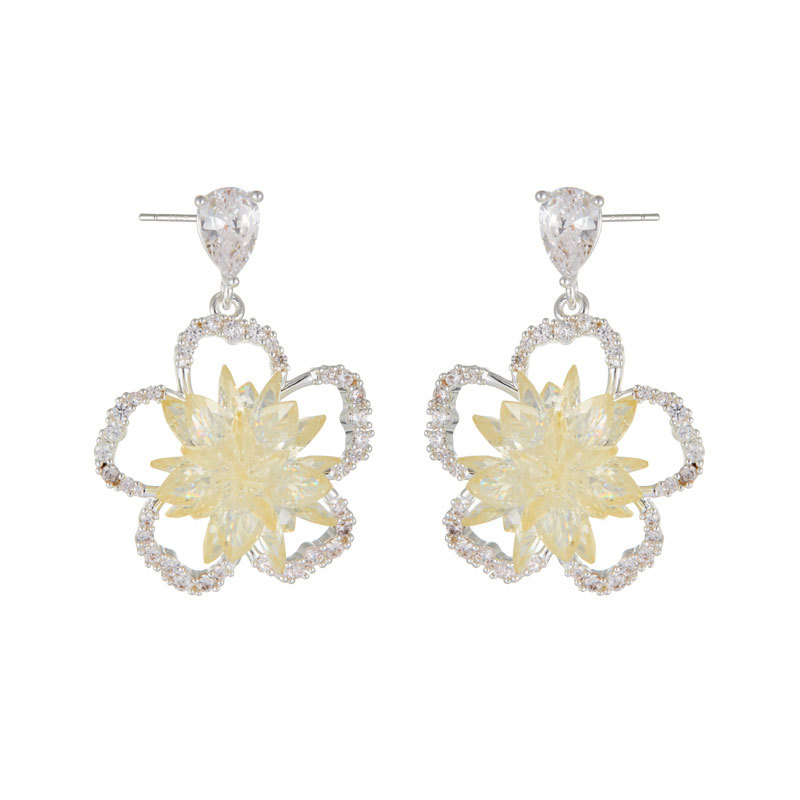 French-style high-end three-dimensional crystal flower stud earrings, copper alloy with zirconium inlaid s925 silver needle, elegant and versatile new earrings Item Picture