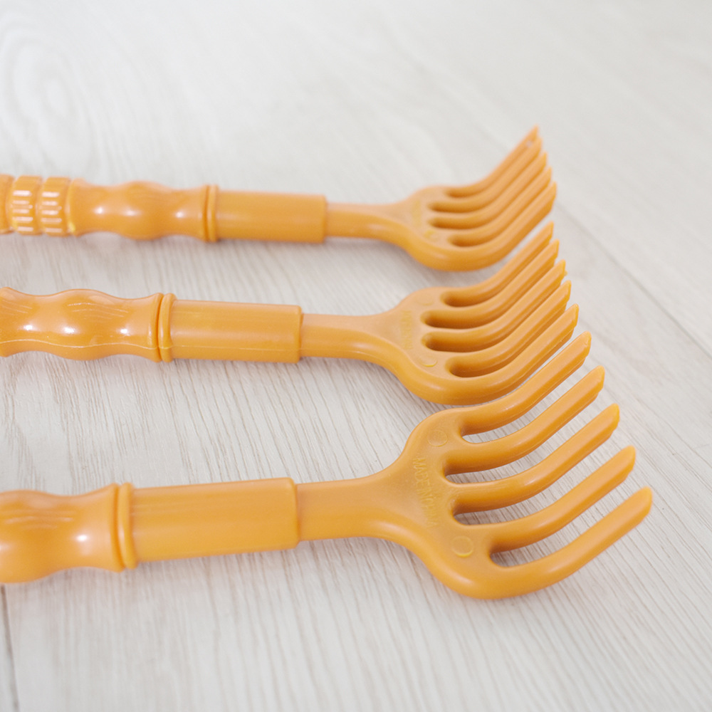 Multi-functional shoe puller, a household item, a perfect shoe-wearing tool for the elderly, portable and practical. No need to ask for help when tickling, a joy for the elderly Specification image