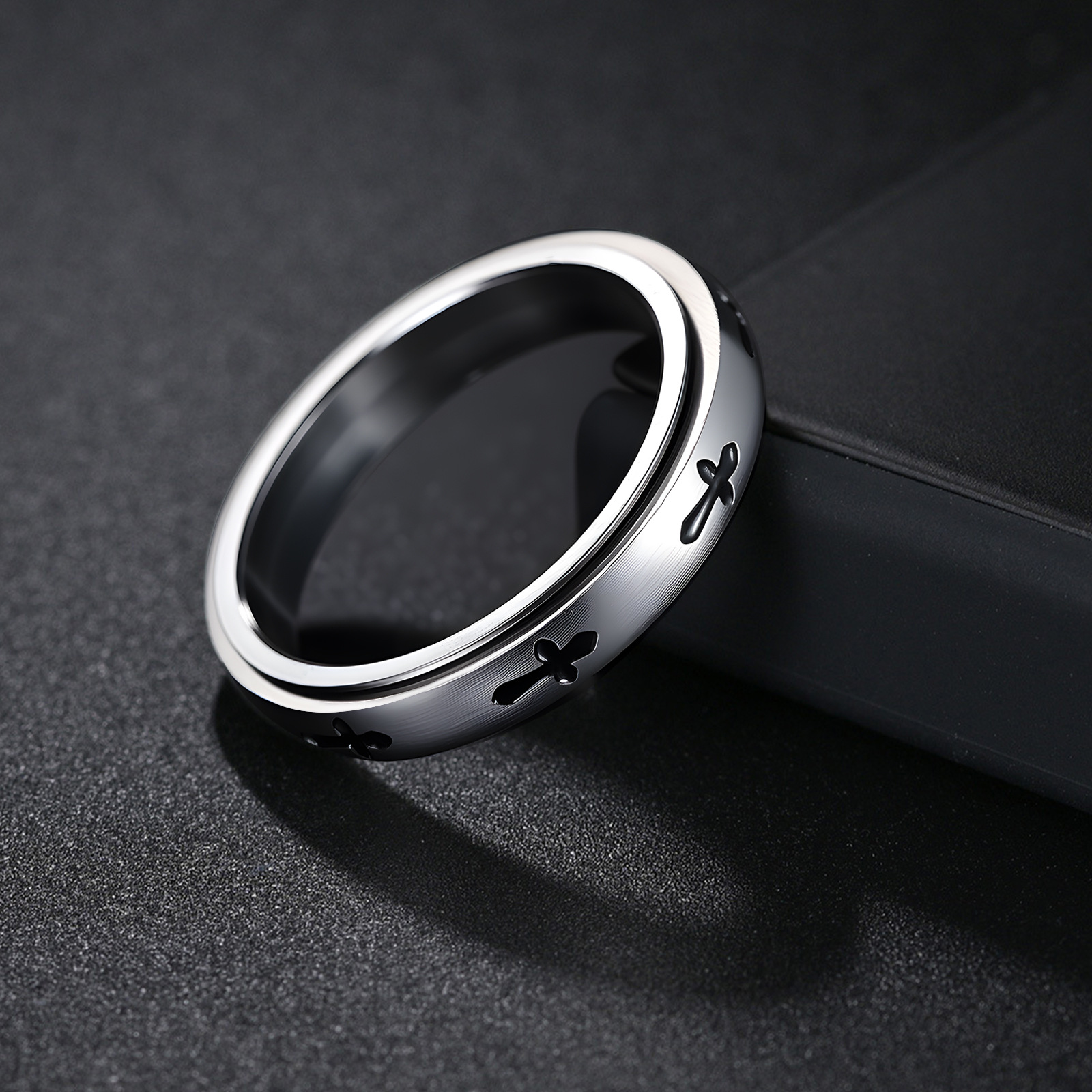 Amazon's new popular cross-shaped titanium steel ring from Europe and America, 4MM wide, rotatable, stress-relieving women's ring Application Scenario
