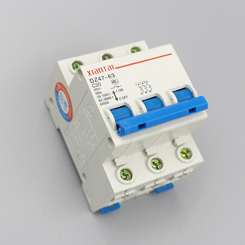 空气开关4P/断路器/德力西隔离开关产品图