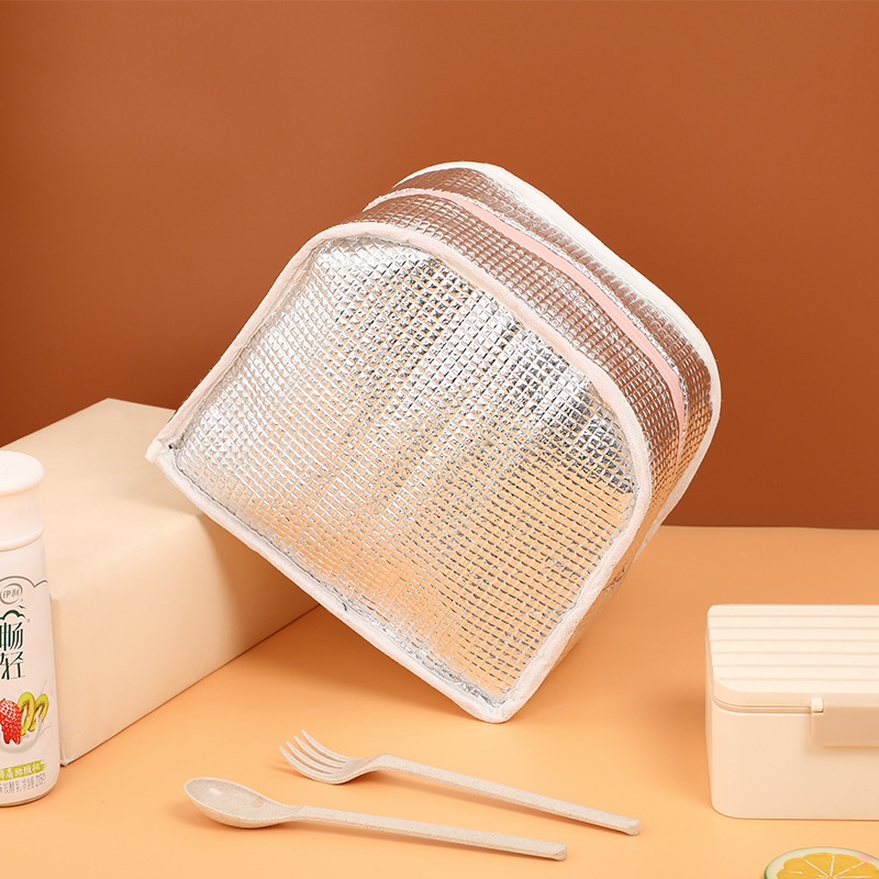 3D stereoscopic lunch box bag, cute cartoon student lunch bag, portable hand-held storage, insulated lunch box bag Application Scenario