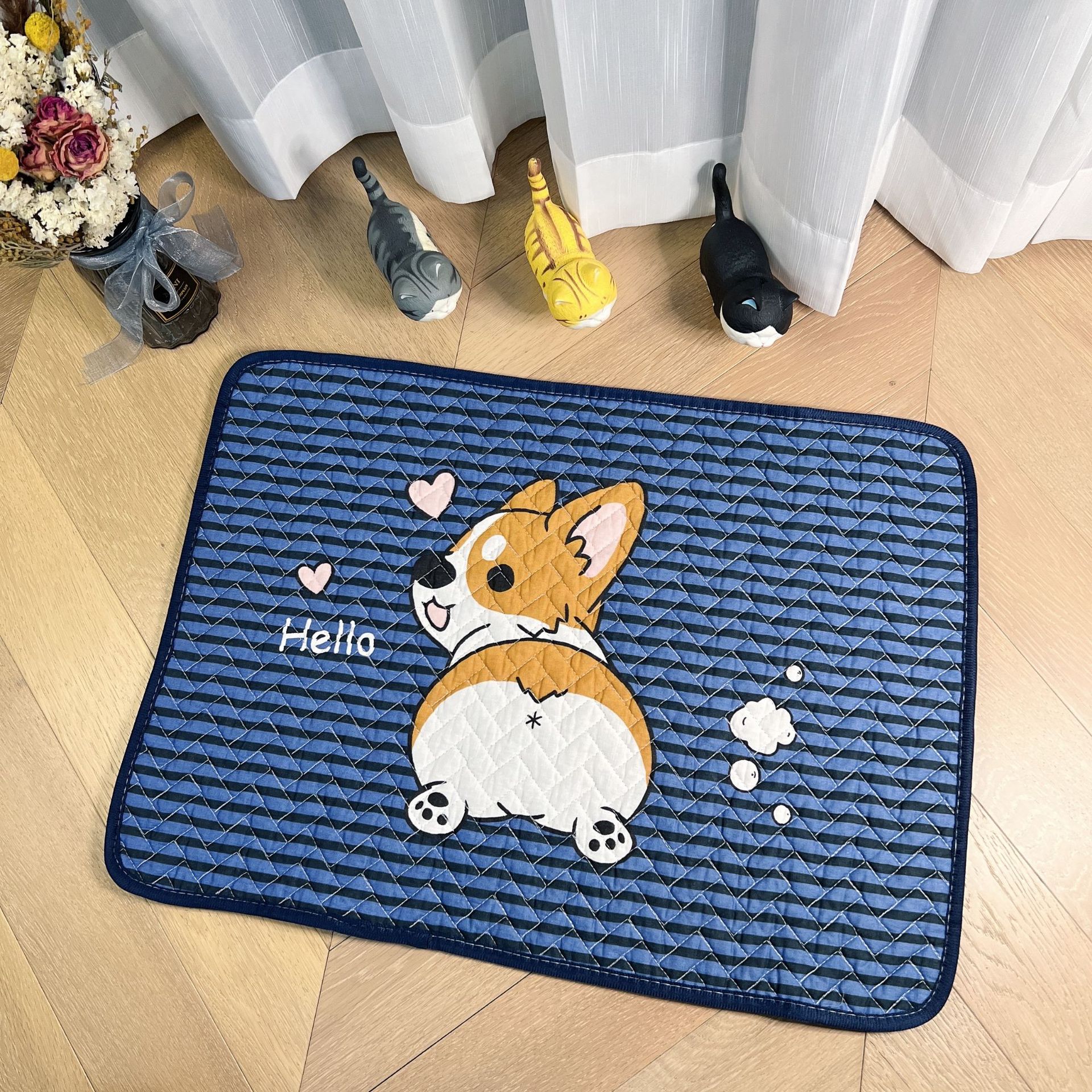 Cartoon anti-slip floor mat, pure cotton absorbent quilted foot mat, thickened machine washable kitchen floor mat, breathable pet mat, carpet Application Scenario