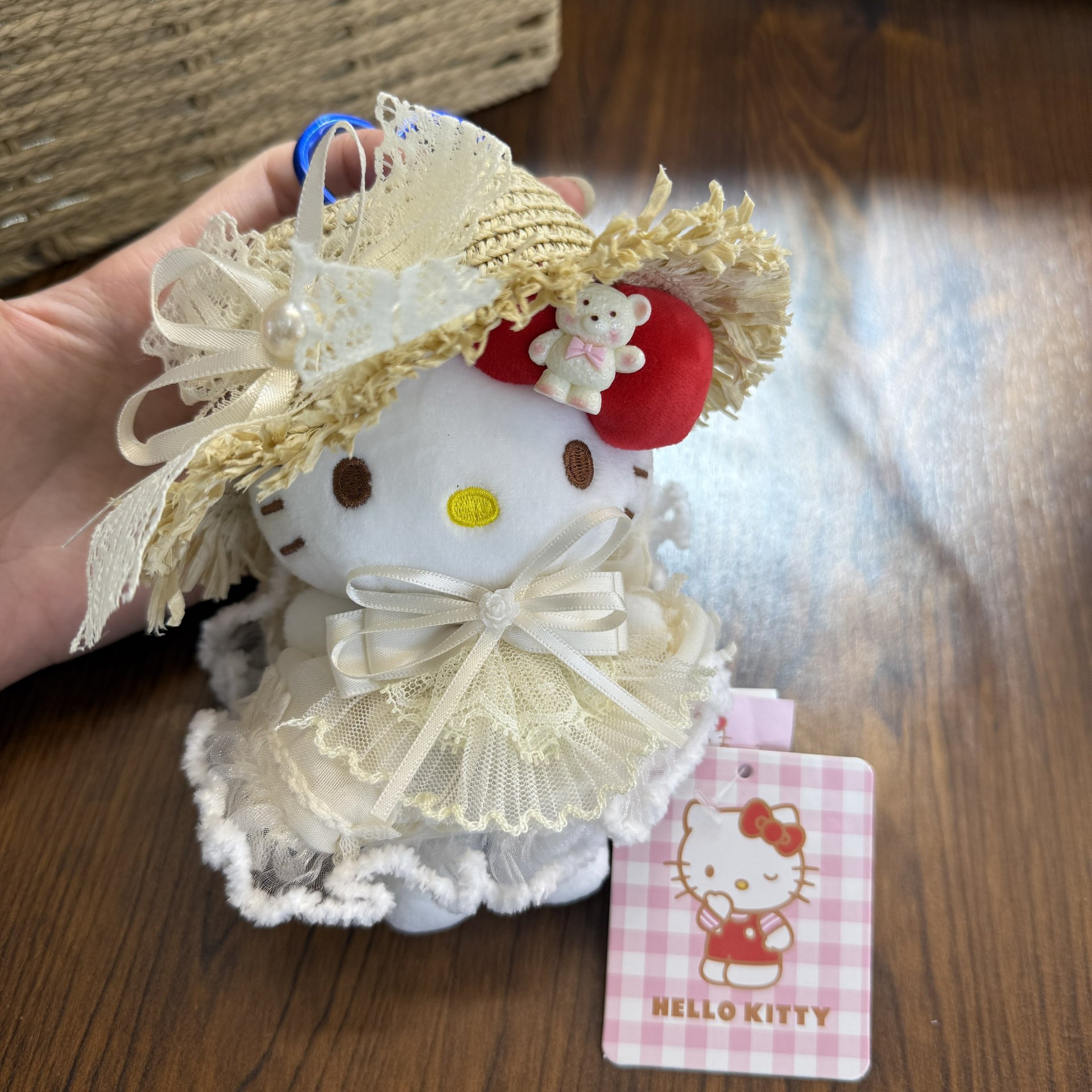 Genuine Sanlio kt helloKitty straw hat doll bag, hanging accessory, key buckle accessory and playable details Picture