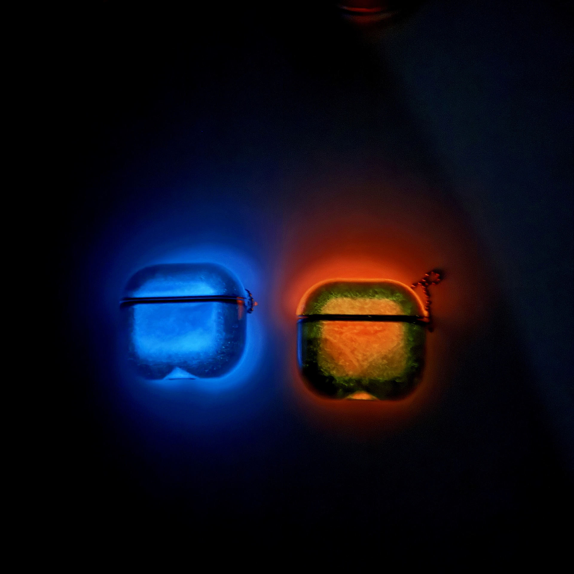 The Apple AirPods 4th generation Quicksand earphone case, the glow-in-the-dark 2nd generation anti-drop protective case, and the cross-border AirPods 3rd generation are suitable for use