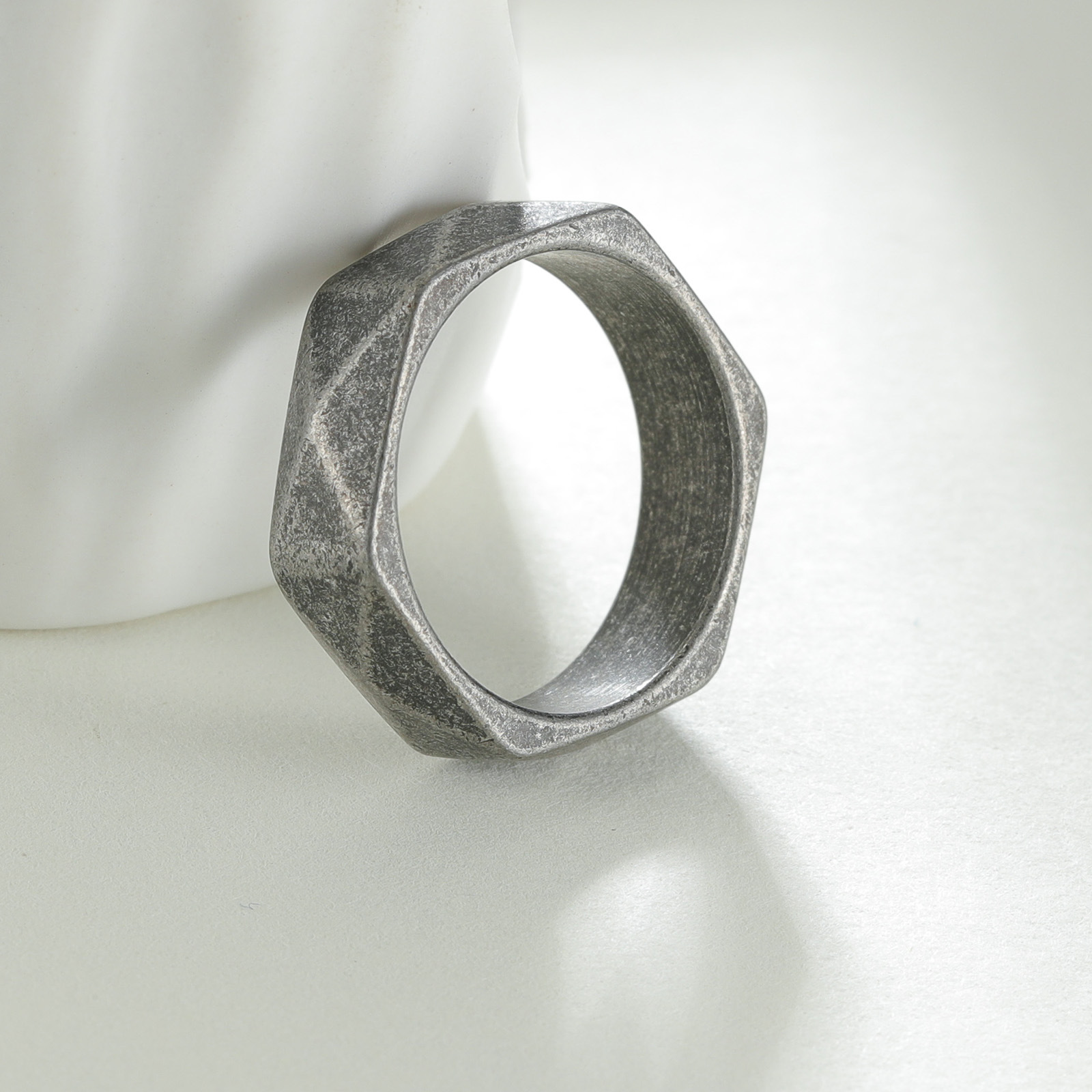 European and American trendsetting titanium steel jewelry, mechanically cut diamond-shaped ring, simple and elegant, aged silver ring bracelet Application Scenario