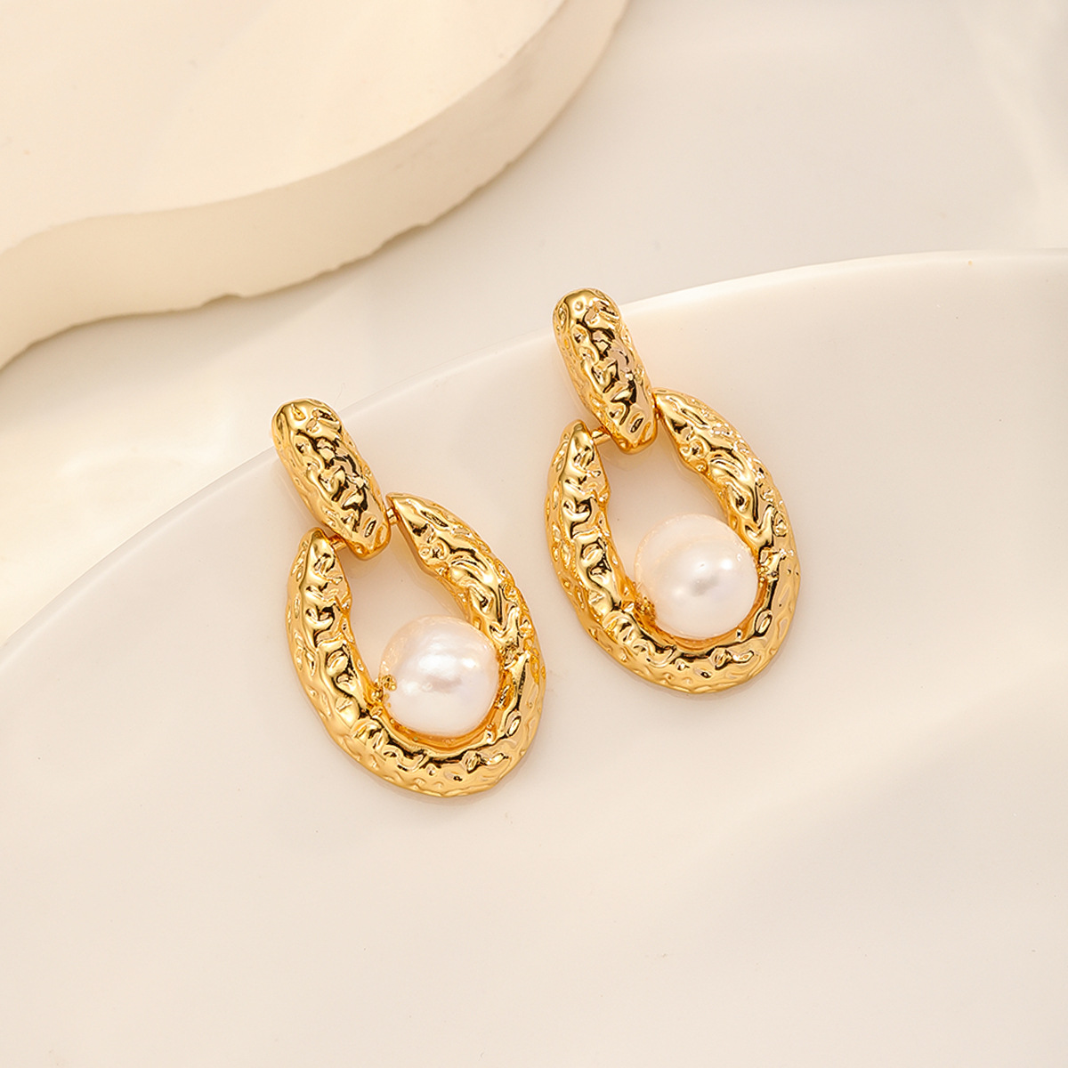 Nasha Cross-border Exclusive InS-style hollowed-out heart freshwater pearl earrings, irregular texture oval geometric earrings details Picture