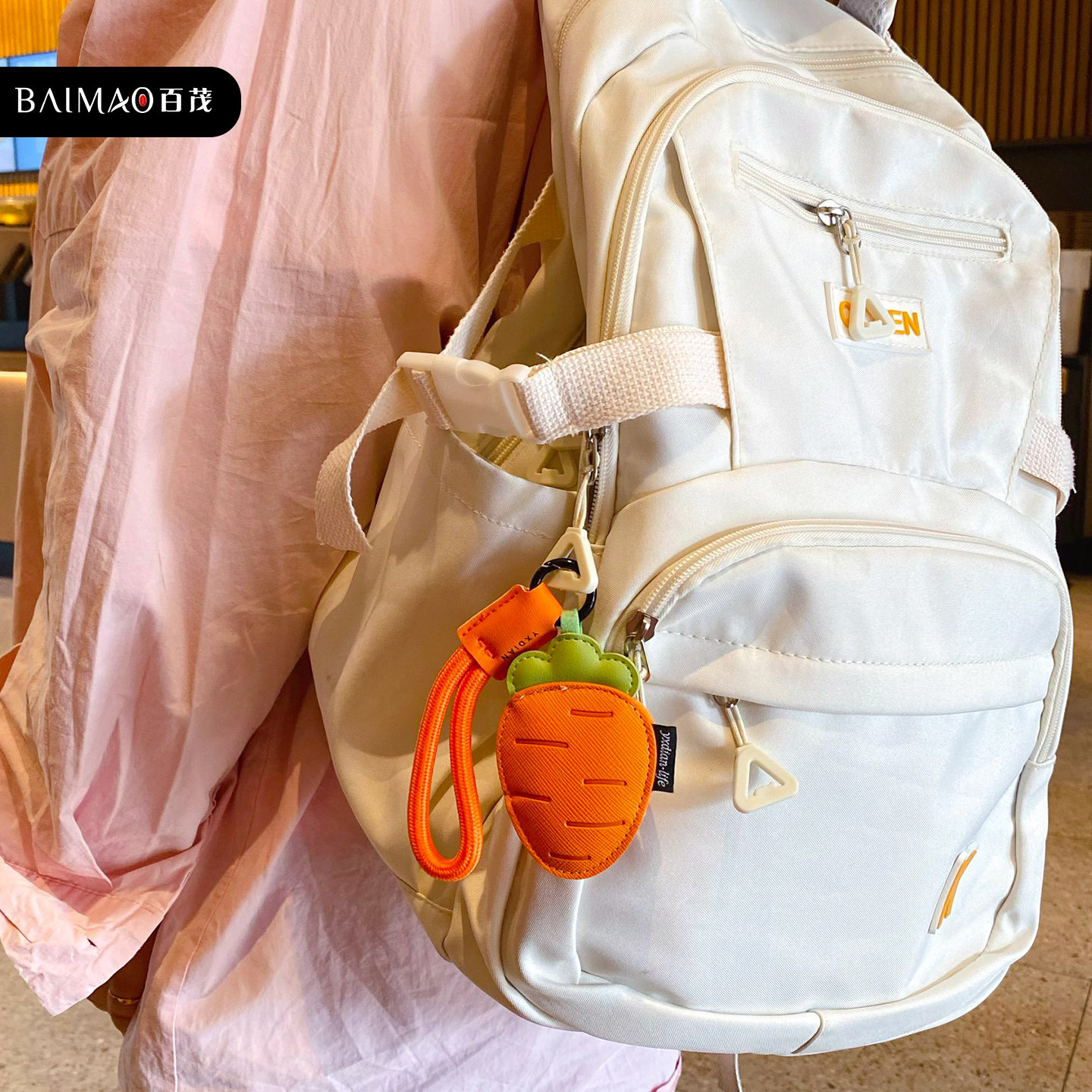 Creative leather vegetable keychains, cartoon carrots and peppers, exquisite small gifts, men's and women's bags, pendants and accessories Application Scenario
