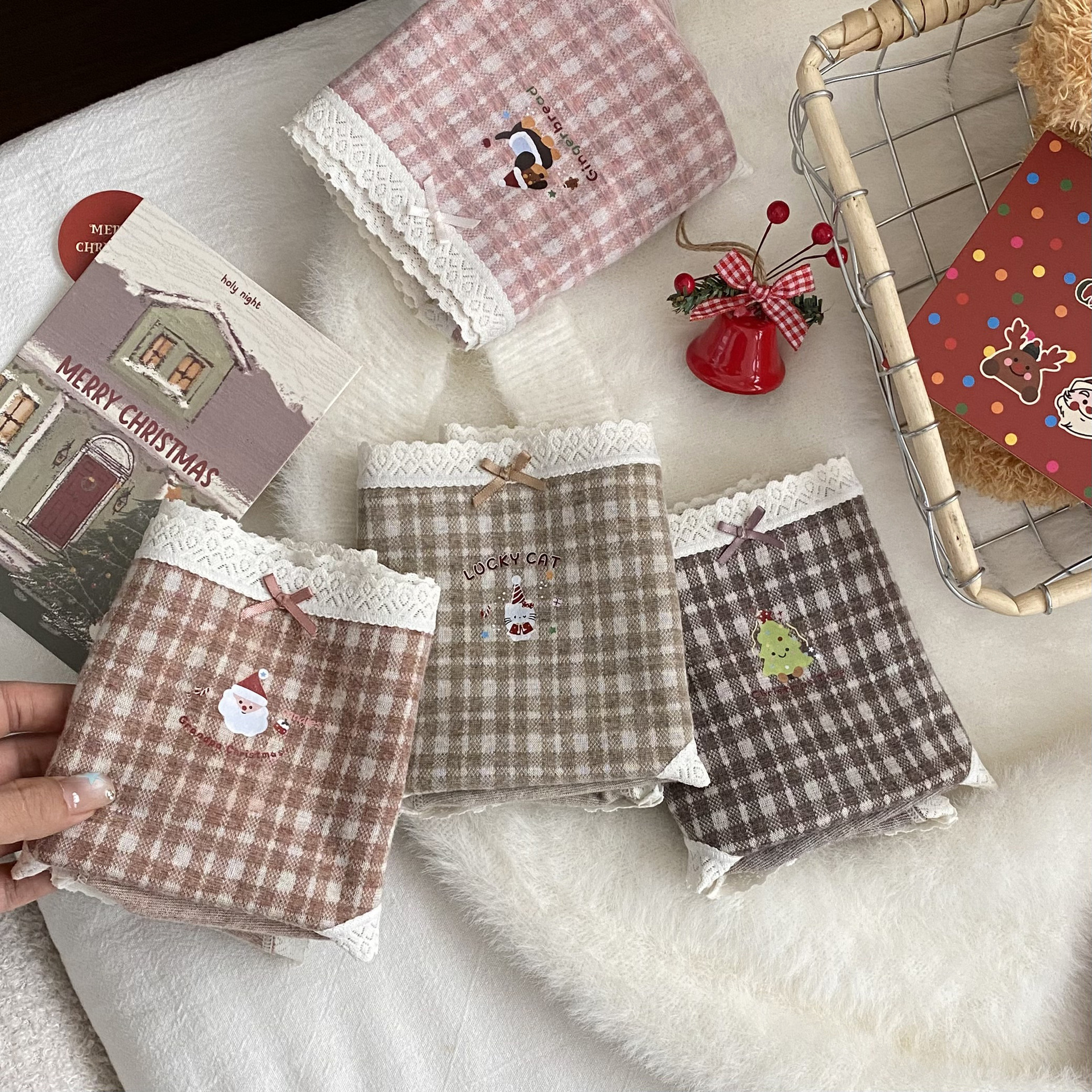 Christmas-themed frosted underpants for women, high-elastic 10a antibacterial cotton crotch wraps around the buttocks, nude girl triangle pants details Picture