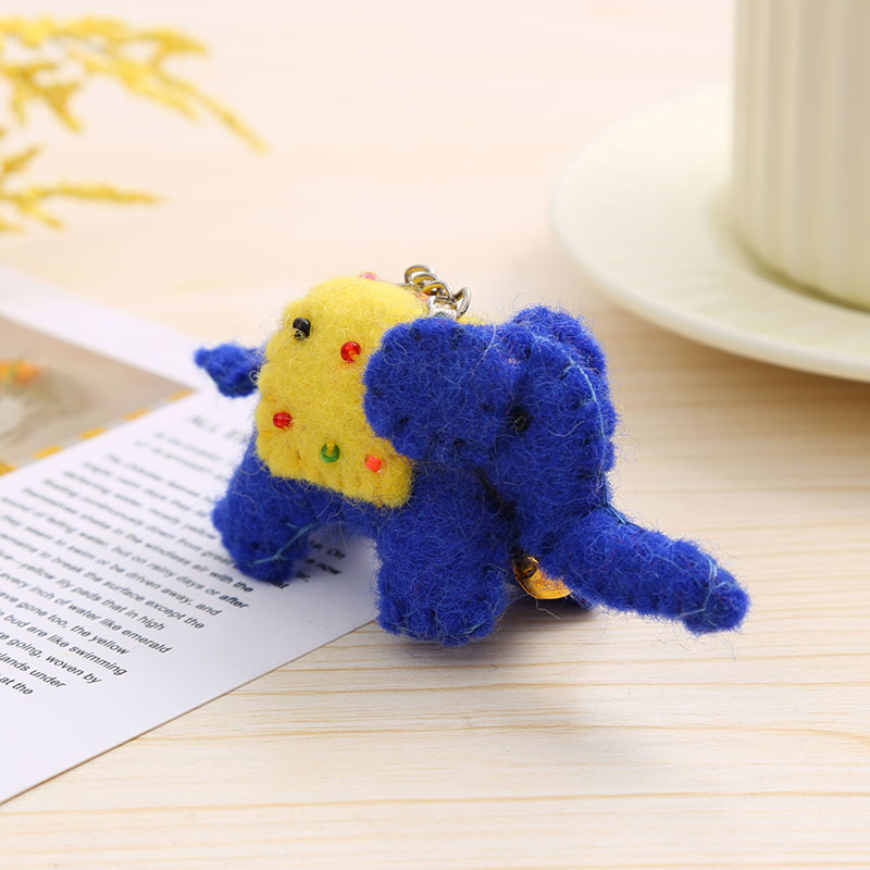 Cute little elephant handmade wool felt pendants, three-dimensional doll pendants, creative bag pendants, cute pendants wholesale Application Scenario