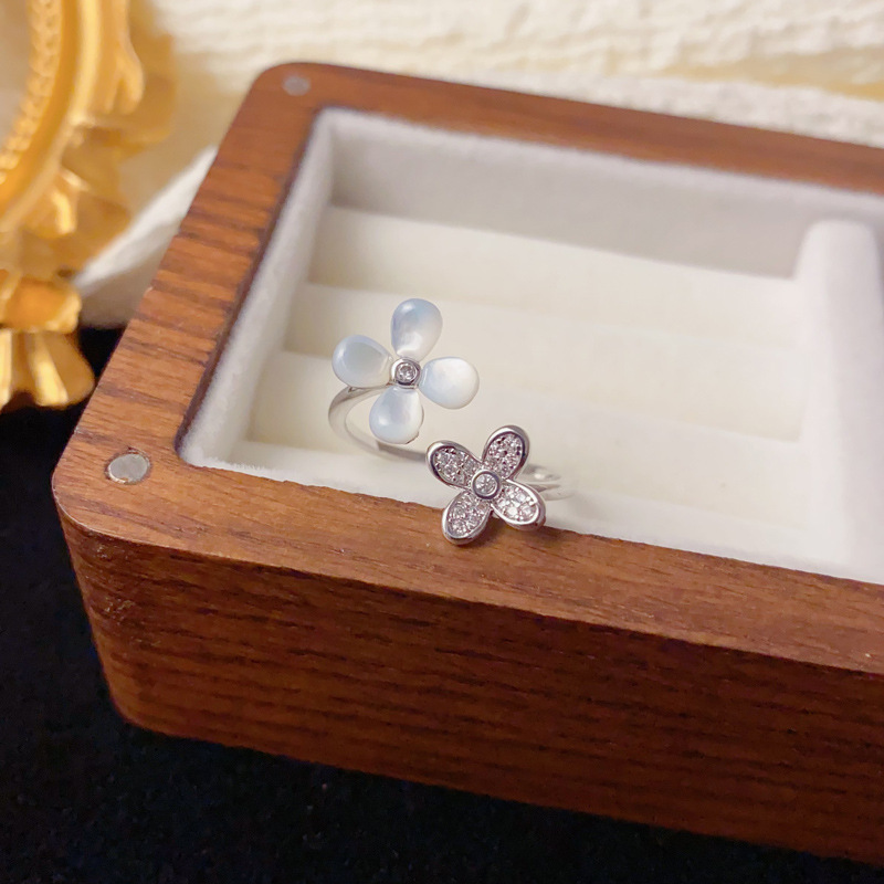French sweet and versatile, full diamond mother-of-pearl double petal open ring, unique and light luxury design, index finger ring accessory