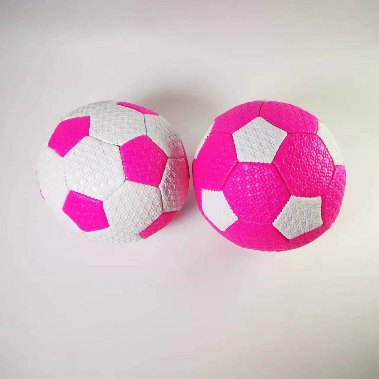 二号编织足球儿童拼色认色足球幼儿增强触觉视觉二号压纹足球玩具白底实物图