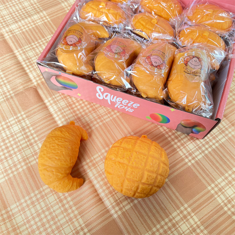 Creative simulation pineapple croissants, a fun and stress-relieving tool for children, are available for wholesale from Yiwu toy manufacturers Specification image