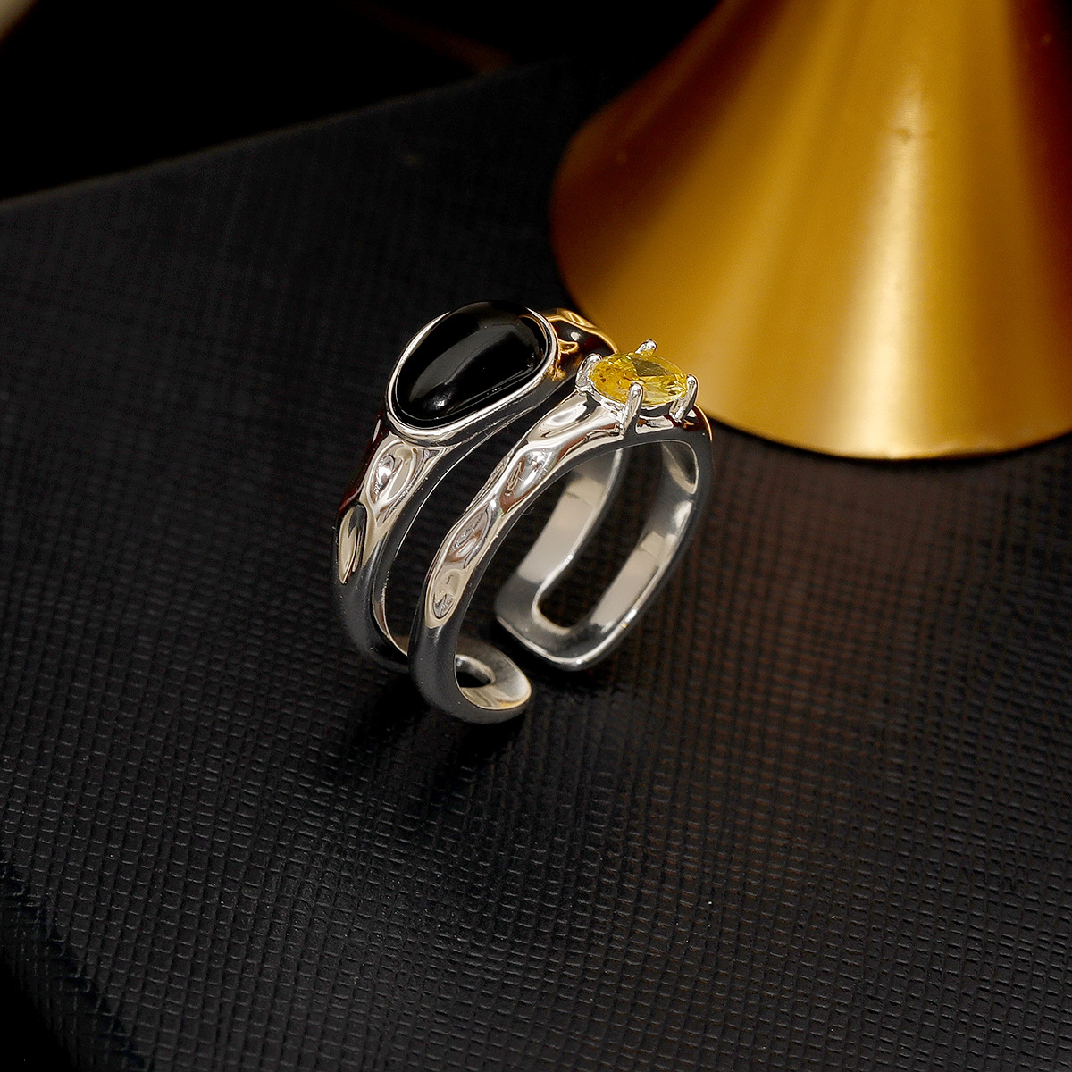 Vintage ojo de tigre gemas abiertas anillo de lujo ligero nichos personalidad ágata negra anillo de dedo índice alto sentimiento anillo de anillo de pareja Application Scenario