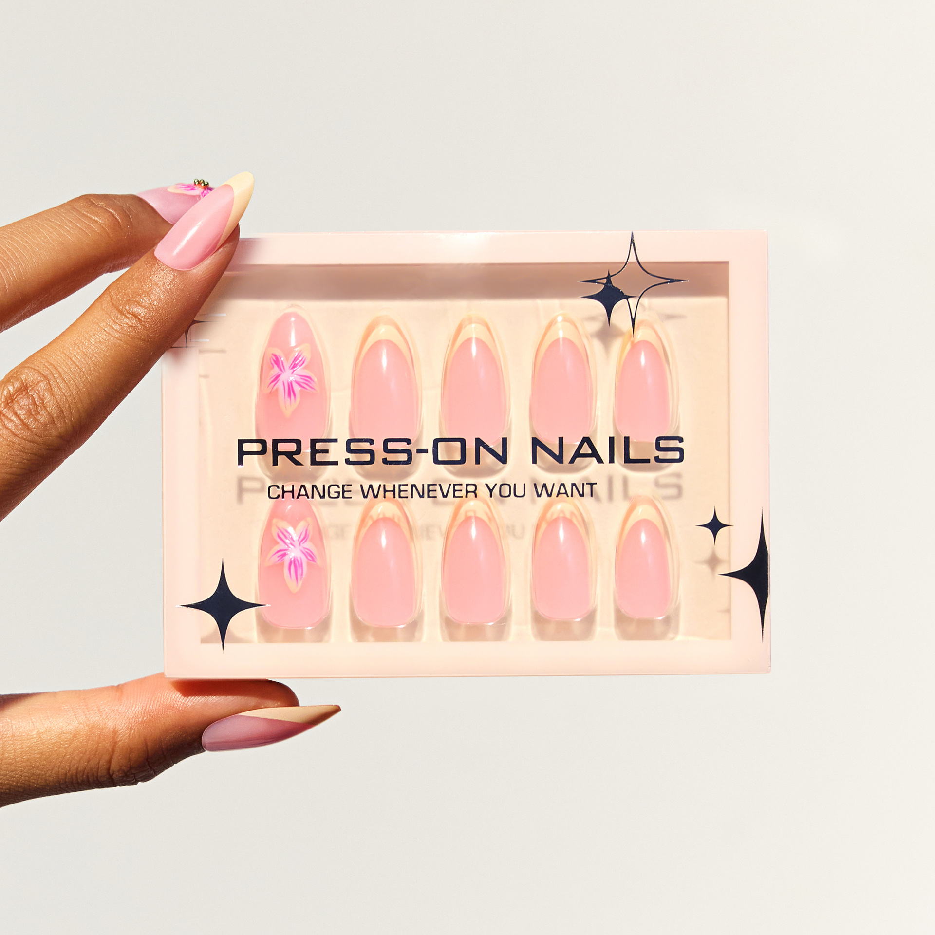 French-style European and American wearable nail, short almond nail, flower and diamond, high-end nail plate, fake nail factory customization Application Scenario