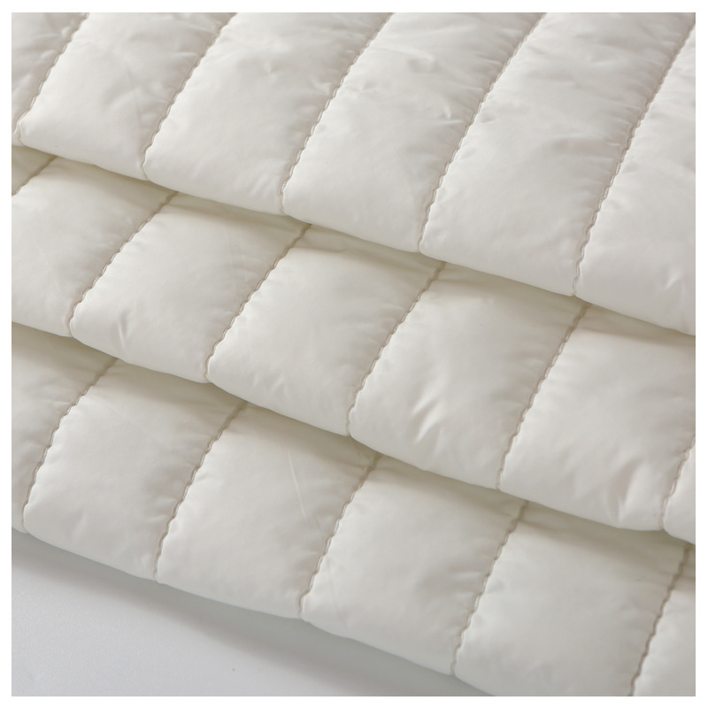 RPET300T涤塔夫绗缝加厚200克喷胶棉绗5cm竖条棉服羽绒服包包面料细节图