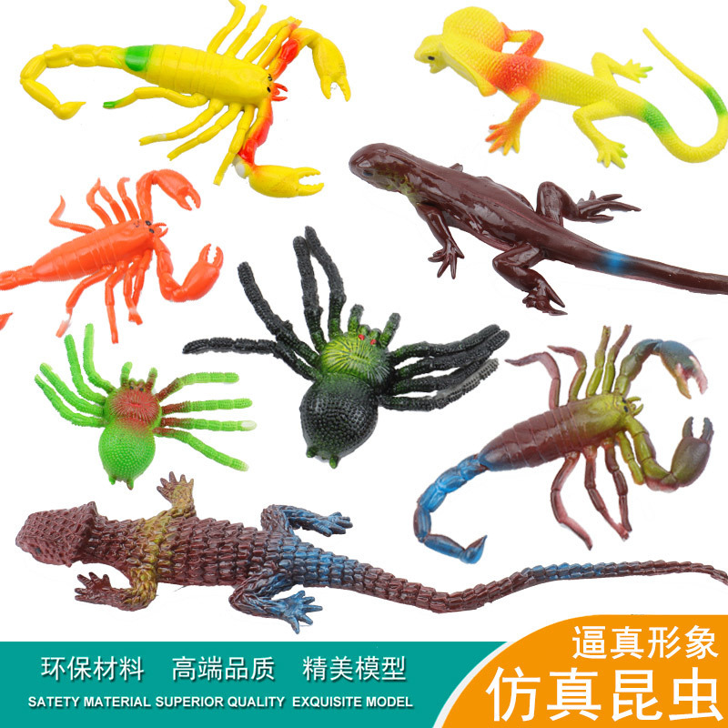 Large-sized simulation animals, such as lizards, scorpions and spiders, are selling popular prank and stress-relieving toys at street stalls details Picture