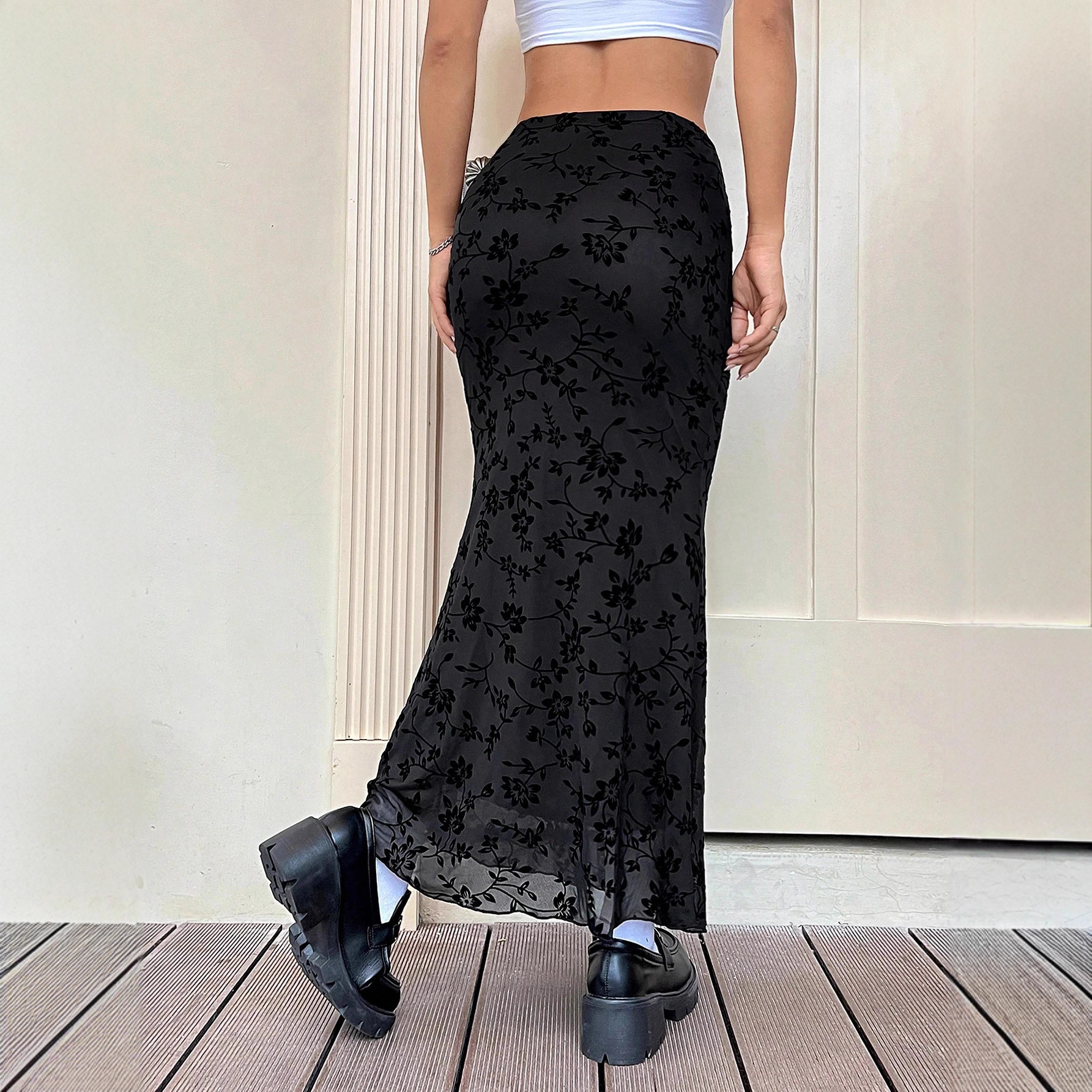 The 2026 spring new dark green floral half-length fishtail skirt from Europe and America is casual and versatile, outlining a graceful figure Specification drawing