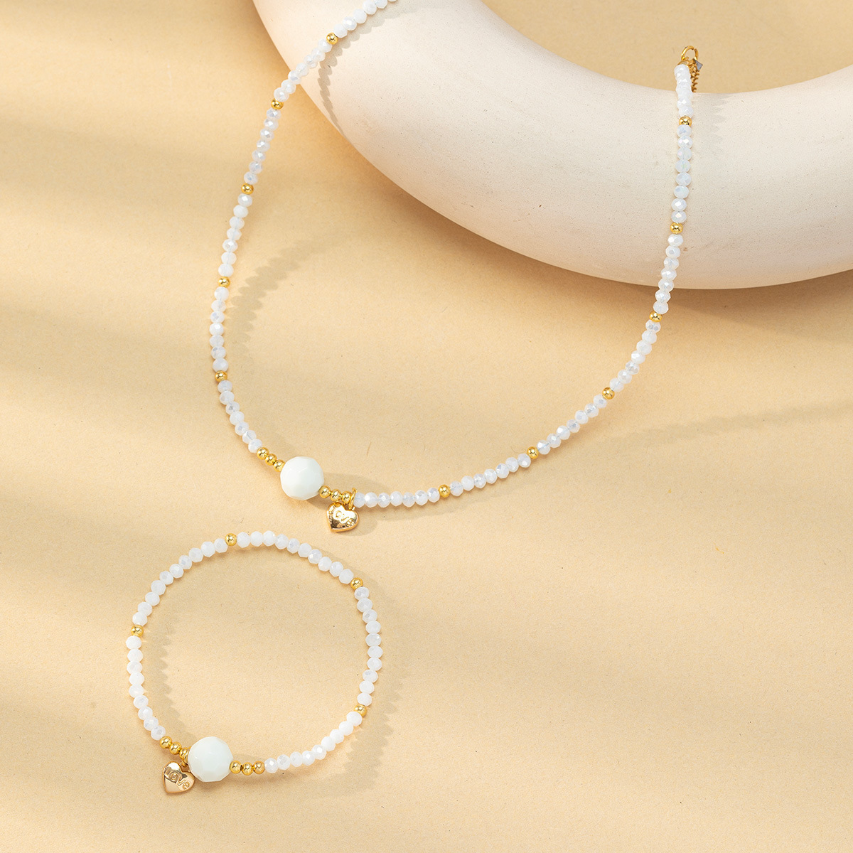 Factory direct sales of fashionable crystal agate stone heart necklace bracelet, women's retro style collarbone chain set jewelry Application Scenario