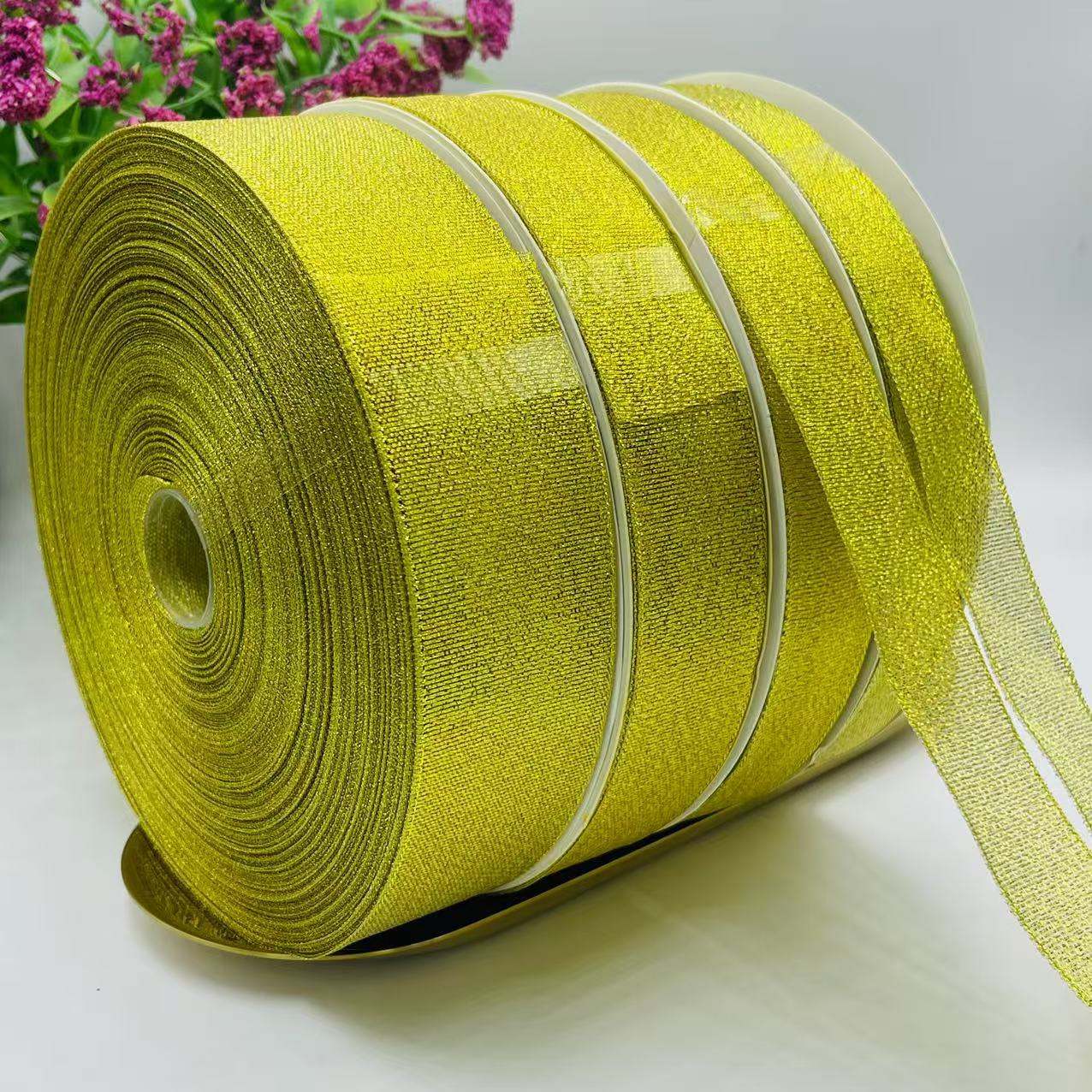 Scallions with gold and silver ribbons, gold scallions with silver scallions, fruits, flowers, cakes, baking, gifts, packaging ribbons Application Scenario